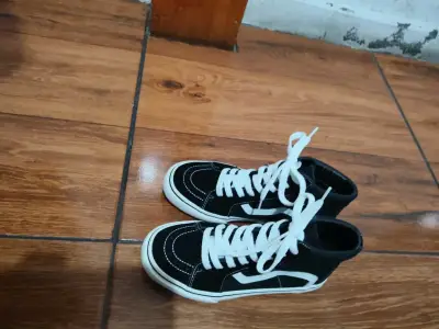 Zapatillas negras de caña alta - miniatura 2