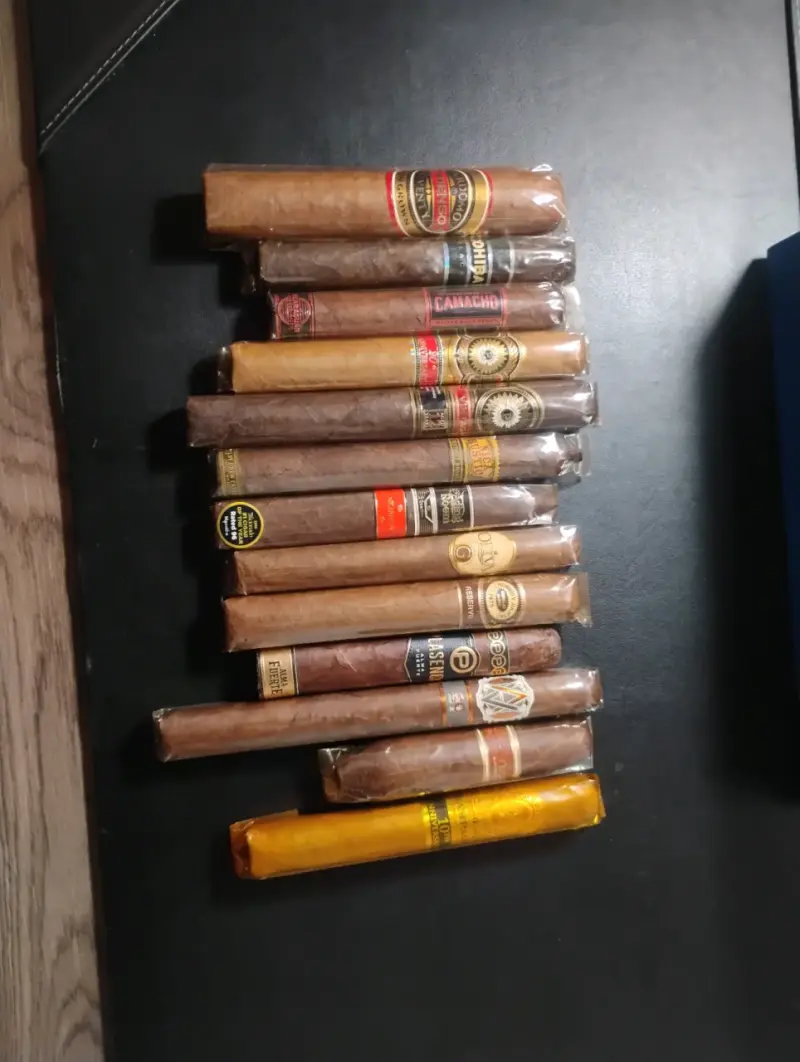 Humidor con habanos y puros - 3