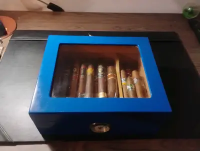 Humidor con habanos y puros - miniatura 4