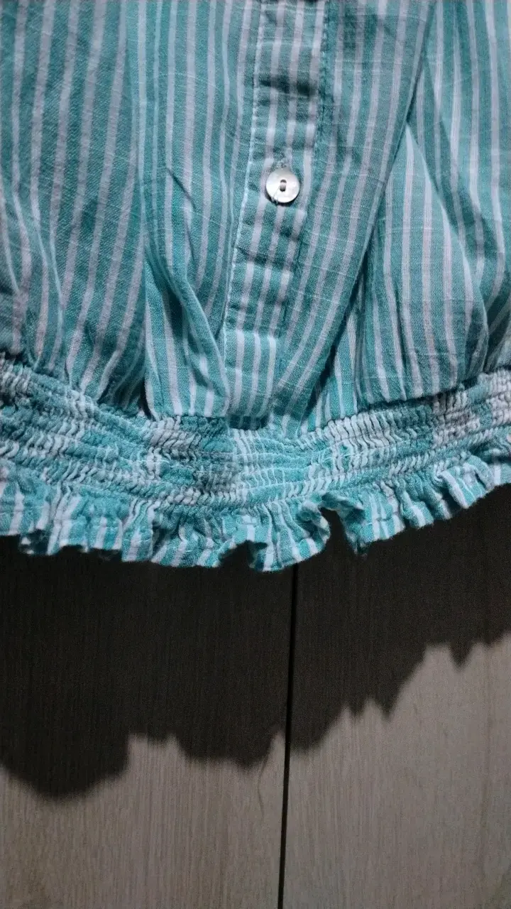Blusa rayada turquesa con hombros descubiertos - 2