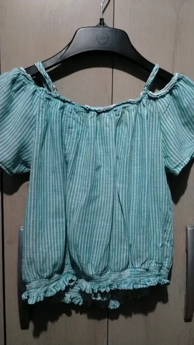 Blusa rayada turquesa con hombros descubiertos - miniatura 6