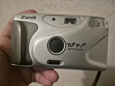 Cámara analógica Zenit Top Fun con flash automático - miniatura 1