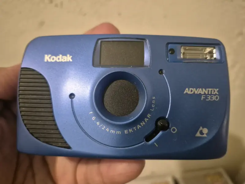 Cámara Kodak Advantix F330 azul con flash - 1