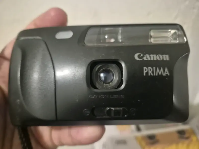 Cámara compacta Canon Prima en buen estado - 1