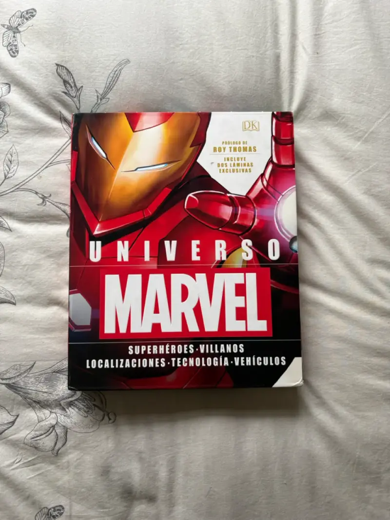 Libro Universo Marvel con ilustraciones exclusivas - 1