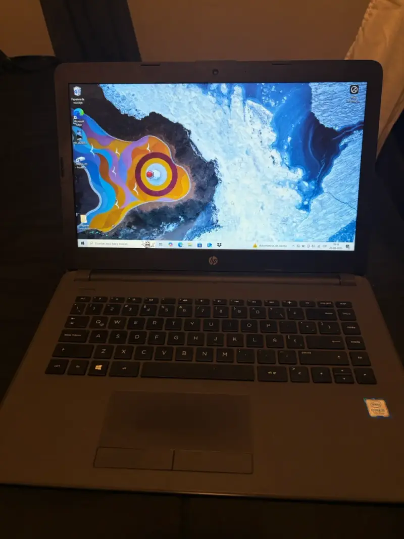 Laptop HP con Procesador Intel Core i5 - 1