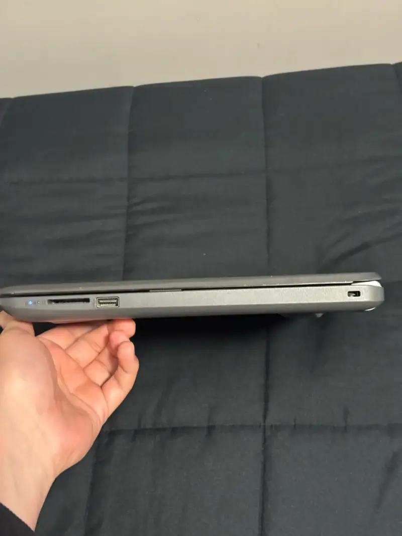 Laptop HP con Procesador Intel Core i5 - 5