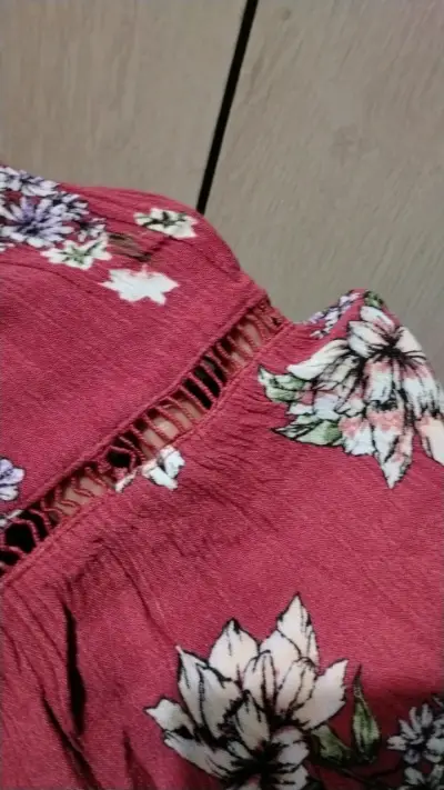 Blusa floreada manga mariposa  larga  talla M - miniatura 4