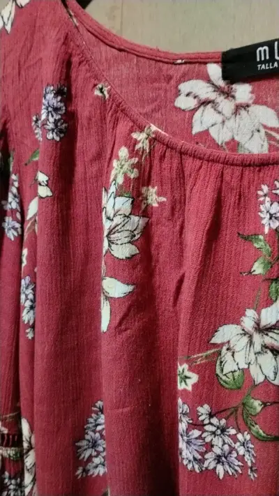 Blusa floreada manga mariposa  larga  talla M - miniatura 5