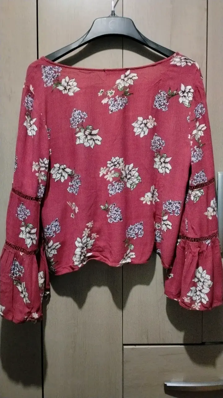 Blusa floreada manga mariposa larga talla M - 6
