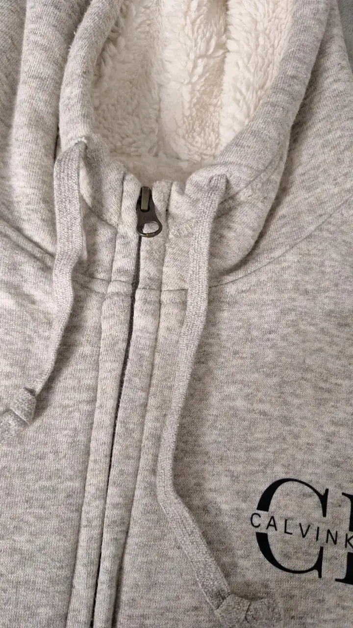 Polerón con capucha gris - 2