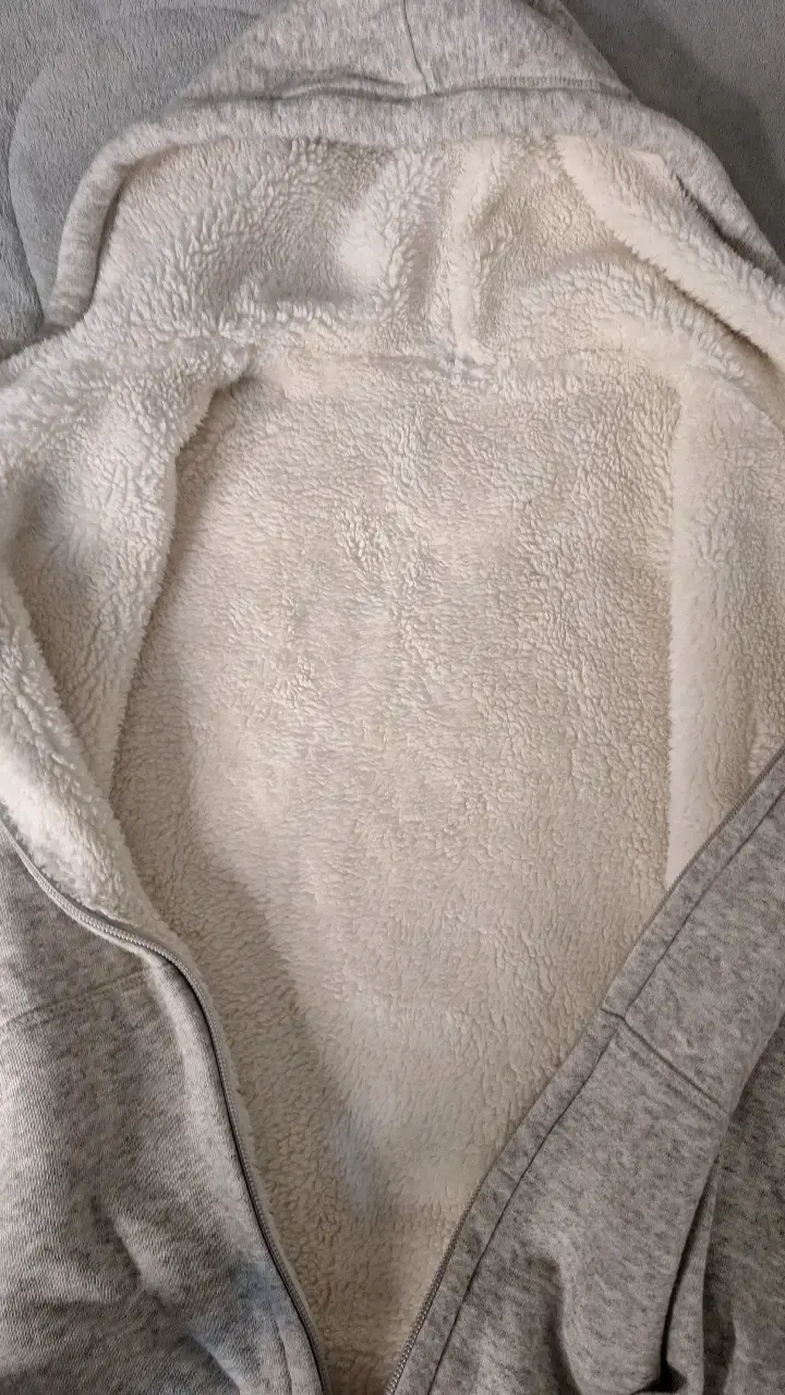 Polerón con capucha gris - 3