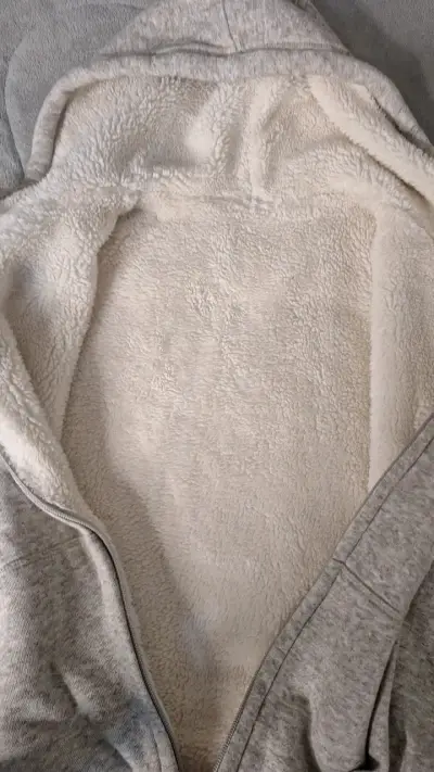 Polerón con capucha  gris - miniatura 3
