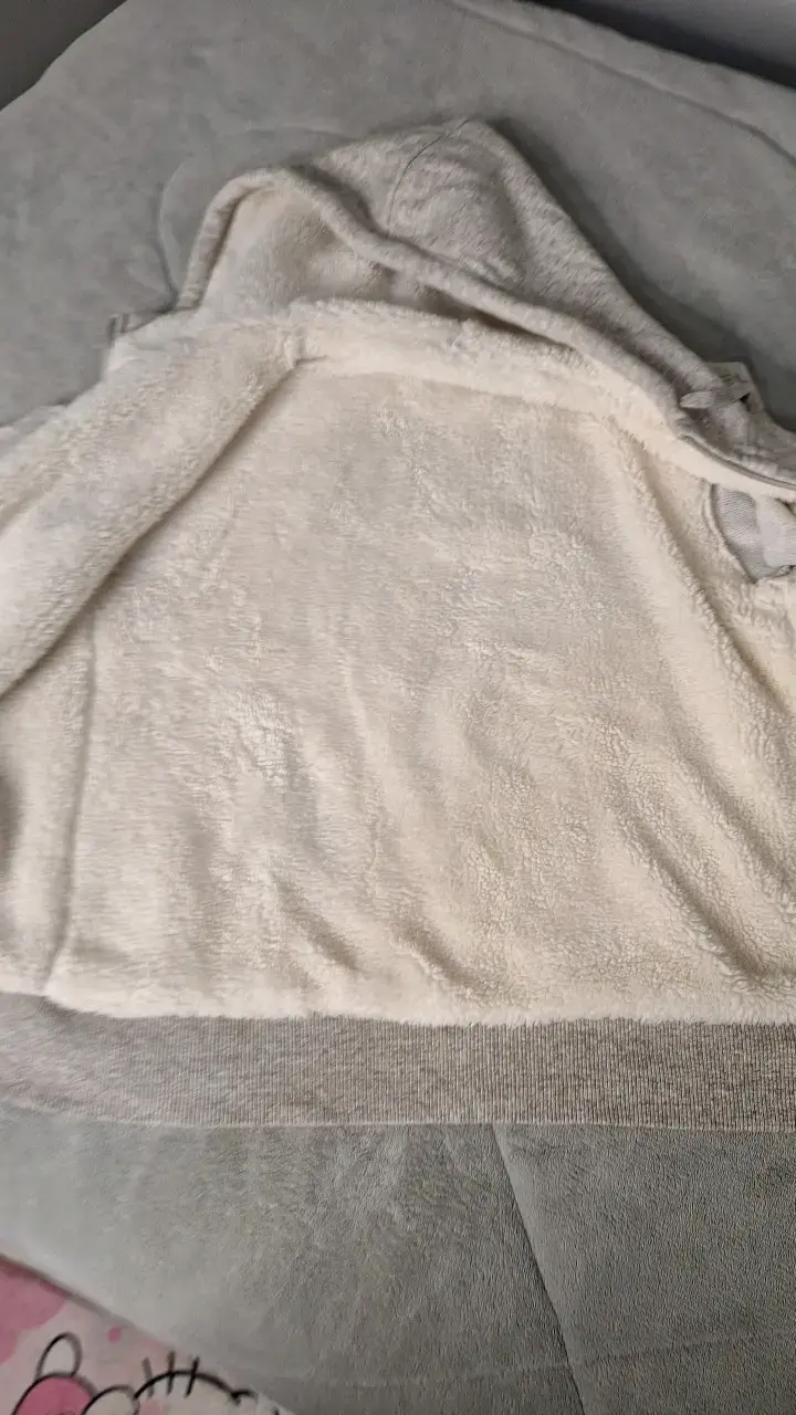 Polerón con capucha gris - 4
