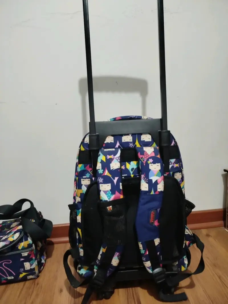Mochila con ruedas estampada para niñas - 2