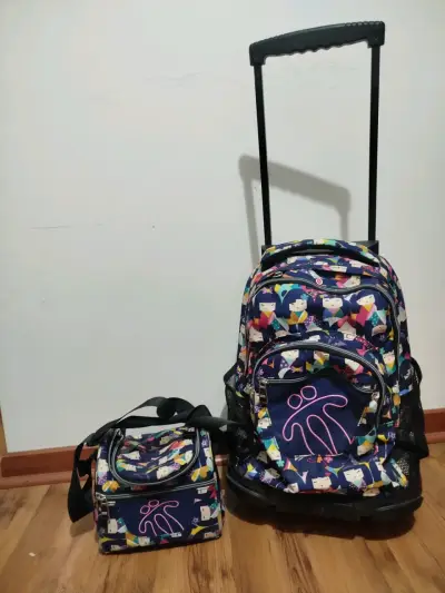 Mochila con ruedas estampada para niñas - miniatura 3