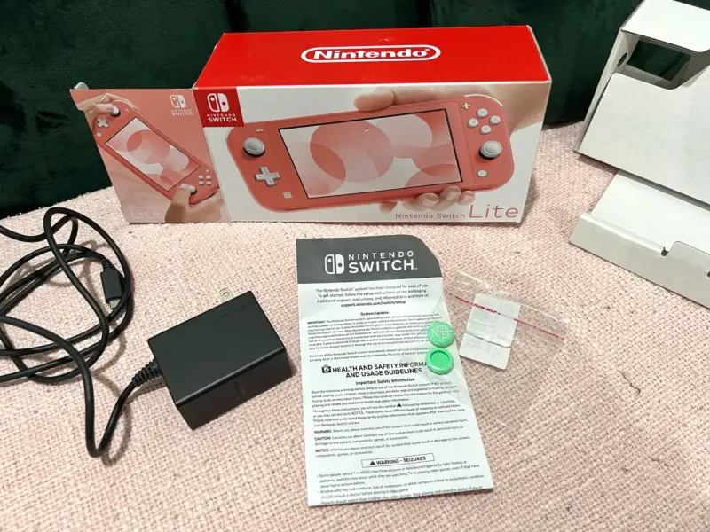 Nintendo Switch Lite coral con funda y accesorios - 3