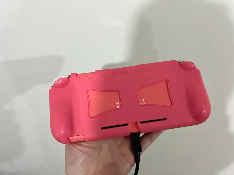 Nintendo Switch Lite coral con funda y accesorios - 5