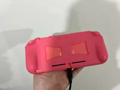 Nintendo Switch Lite coral con funda y accesorios - miniatura 5