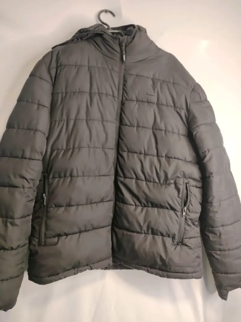 Chaqueta acolchada negra para hombre