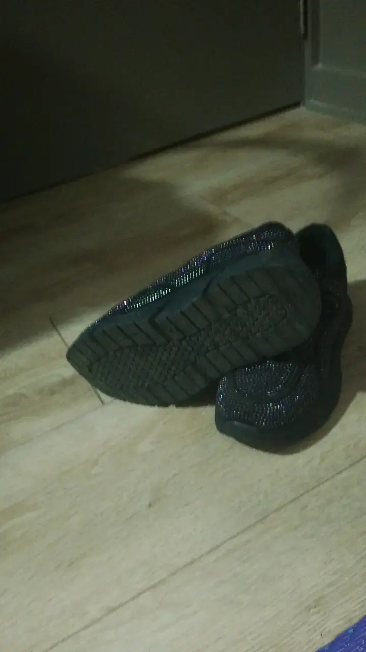 Zapatillas negras con brillo para mujer - 2