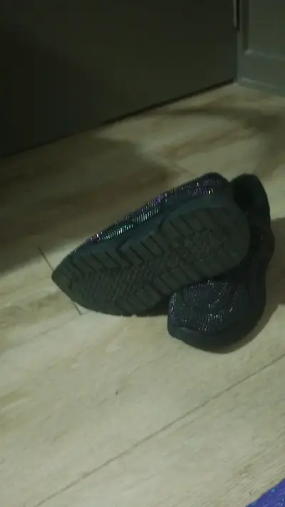 Zapatillas negras con brillo para mujer - miniatura 2