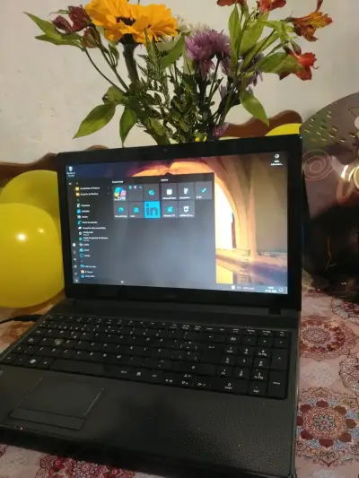 Laptop Acer en buen estado con Windows - miniatura 1