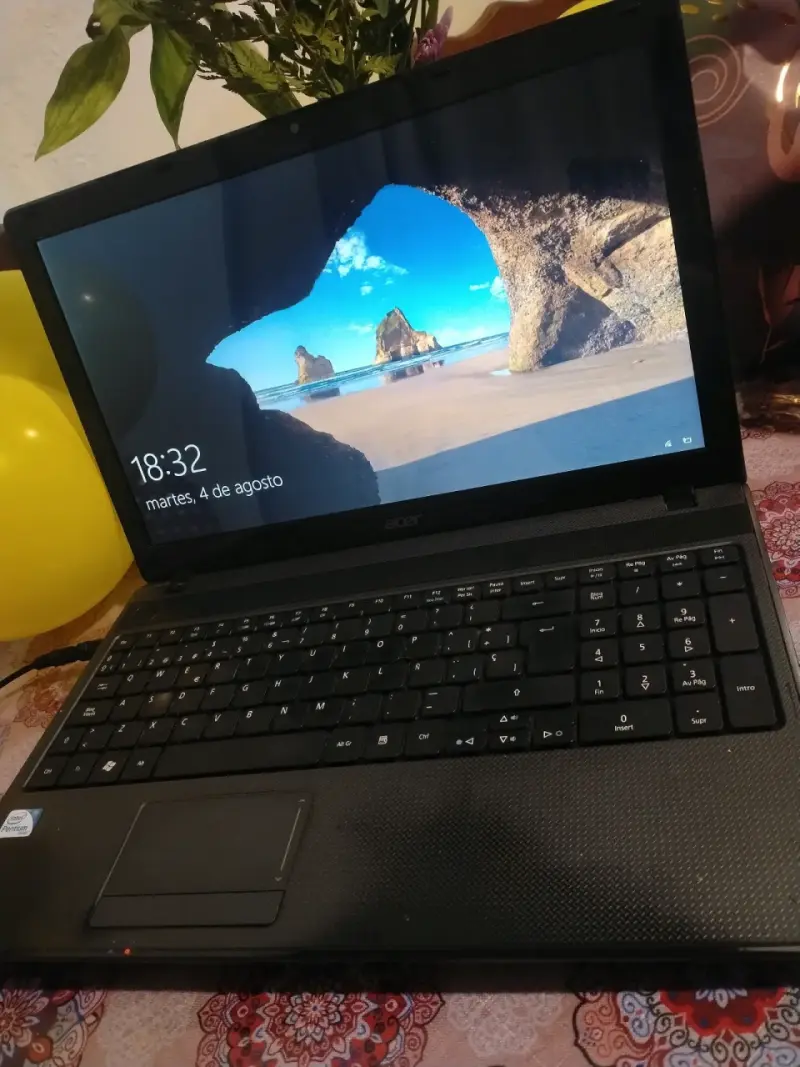 Laptop Acer en buen estado con Windows - 2