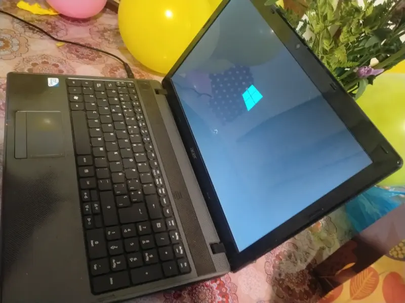 Laptop Acer en buen estado con Windows - 3