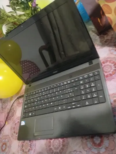 Laptop Acer en buen estado con Windows - miniatura 4