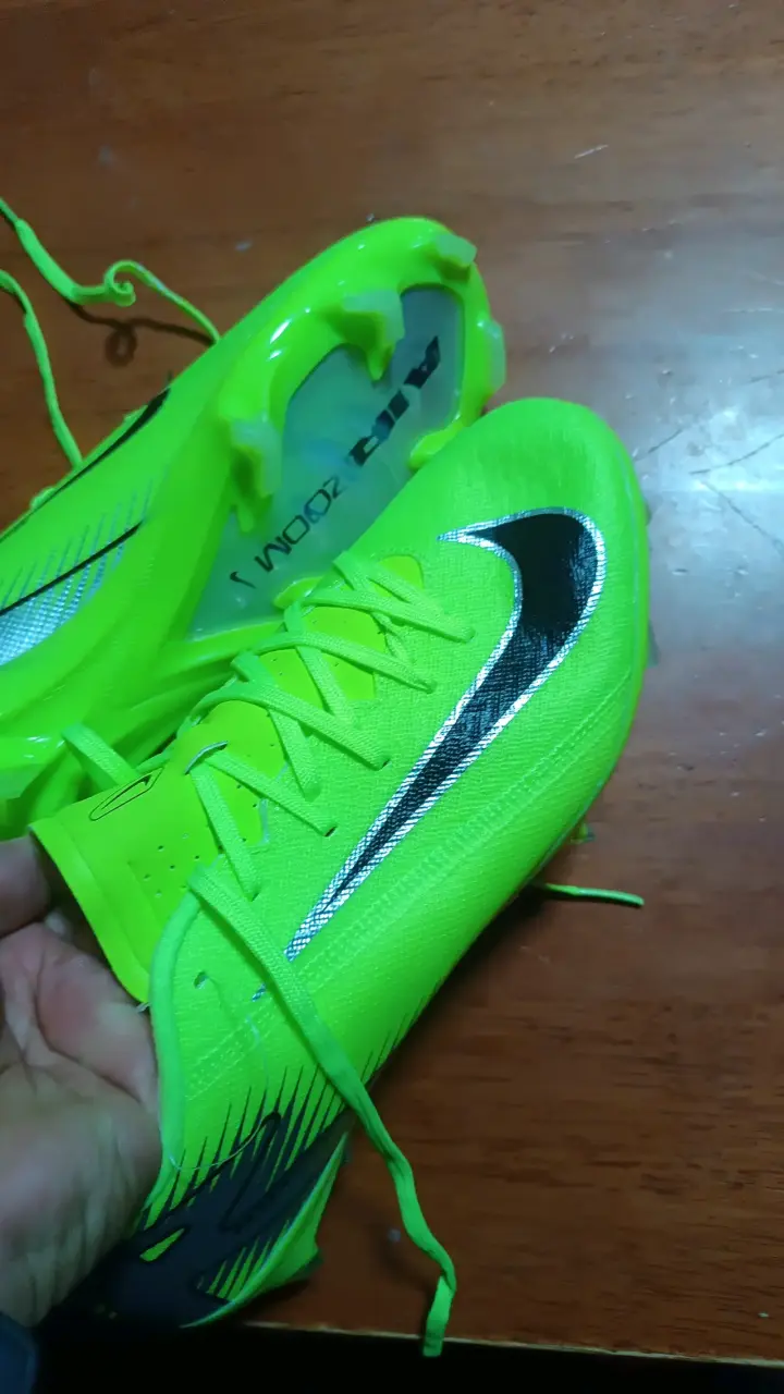 Zapatillas de fútbol Nike verdes con tacos - 1