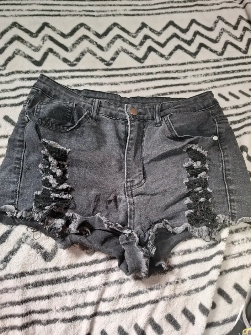 Shorts de mezclilla desgastados para mujer - 1