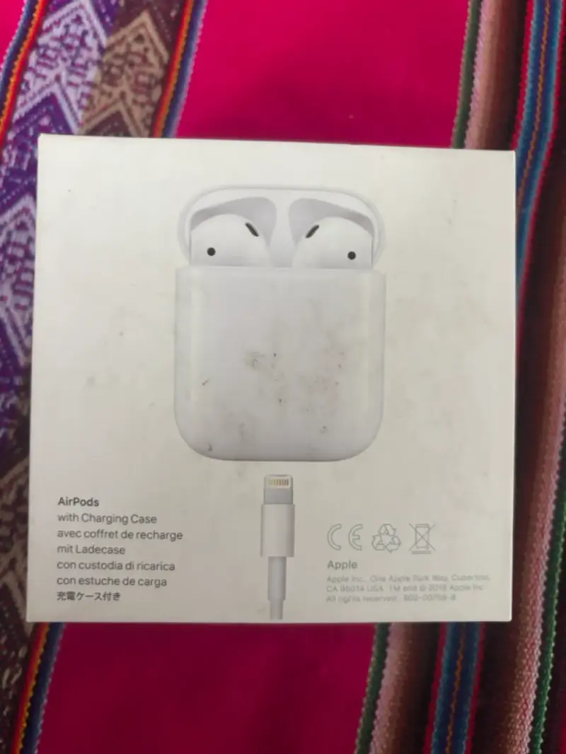 Apple AirPods con estuche de carga - 1