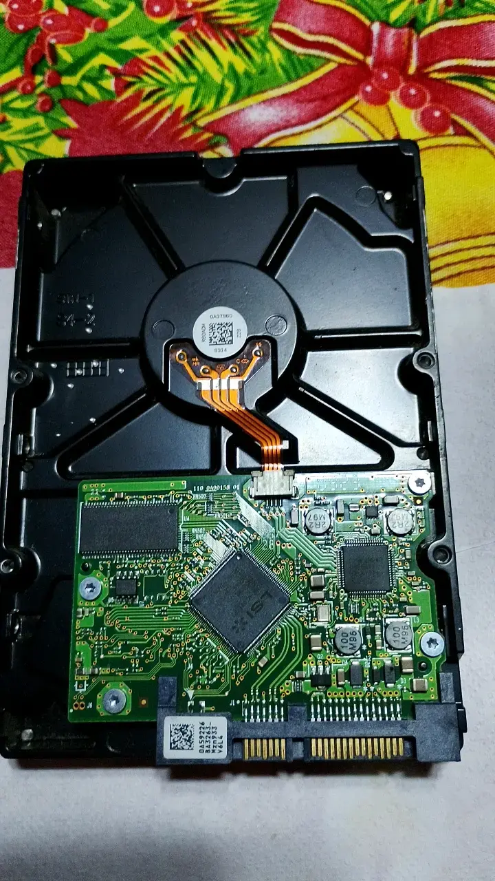 Disco duro Hitachi 320GB SATA 3.0Gb/s - 2