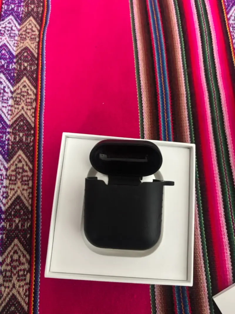 Apple AirPods con estuche de carga - 2