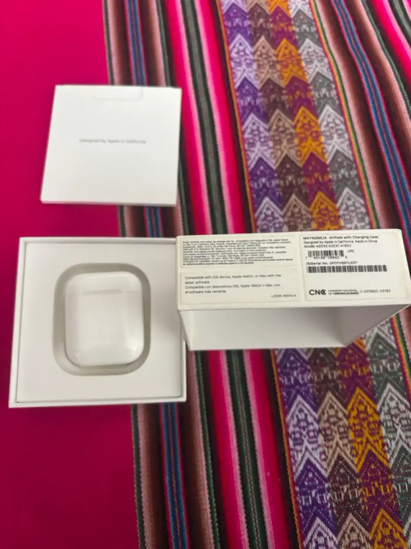 Apple AirPods con estuche de carga - 5