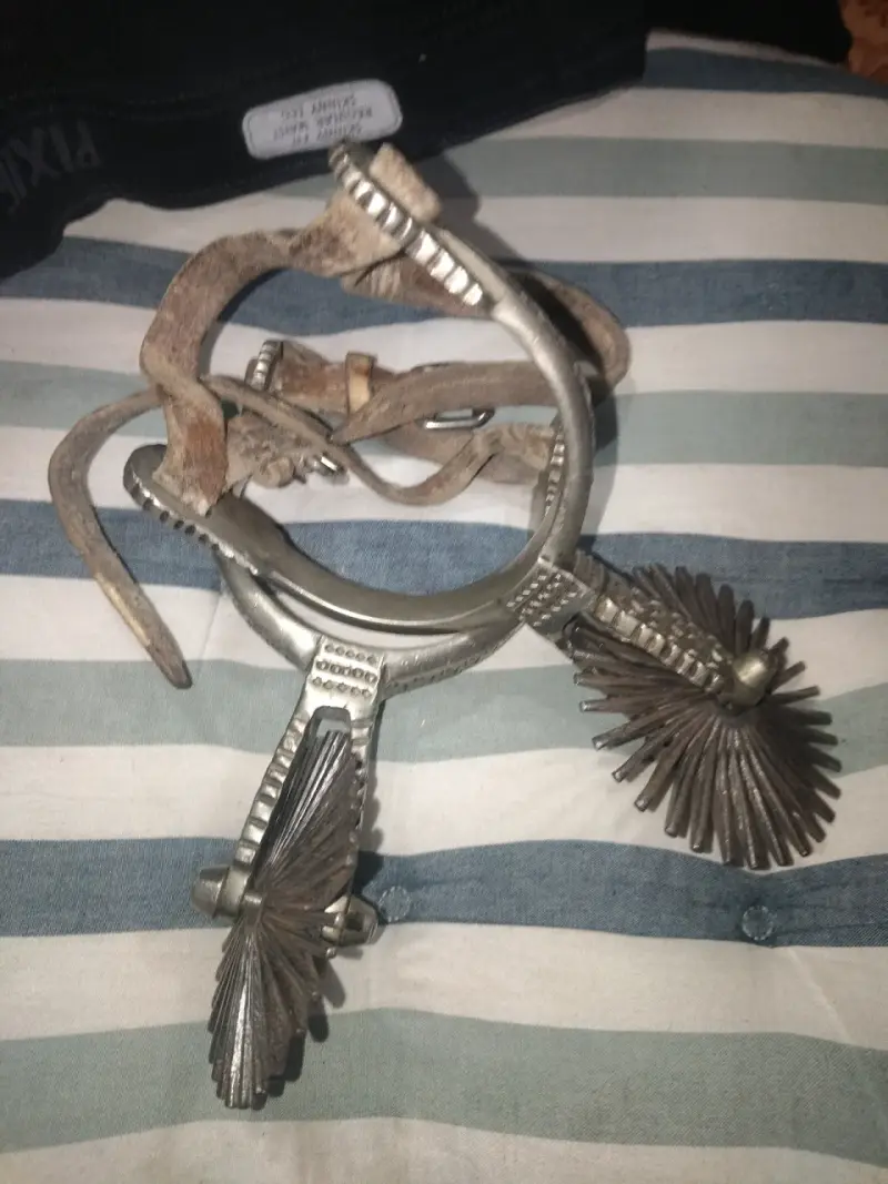 Espuelas de acero con funda de cuero - 2
