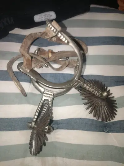 Espuelas de acero con funda de cuero - miniatura 2