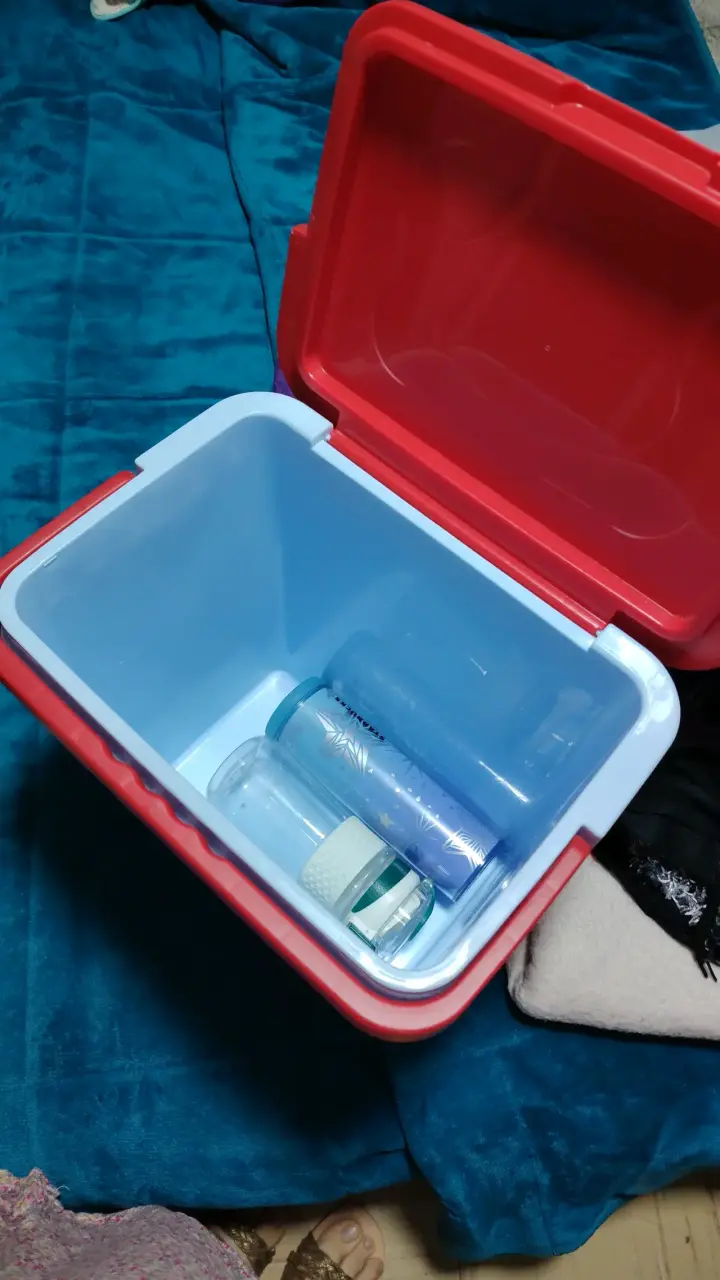 Cooler térmico rojo+ 2carpas para 2 y 4 personas - 1