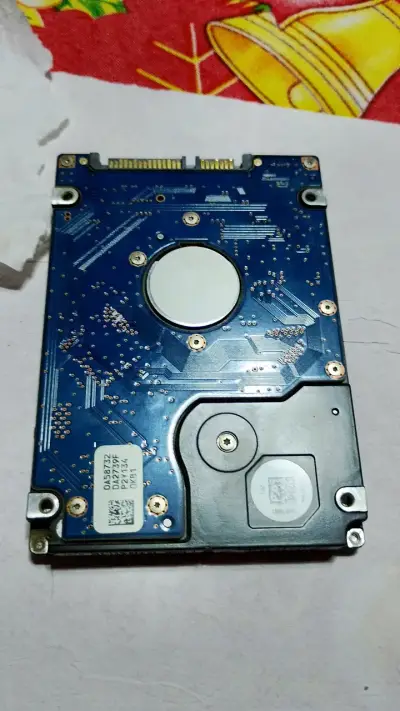 Disco Duro Hitachi 500GB SATA 3.0Gb/s - miniatura 2