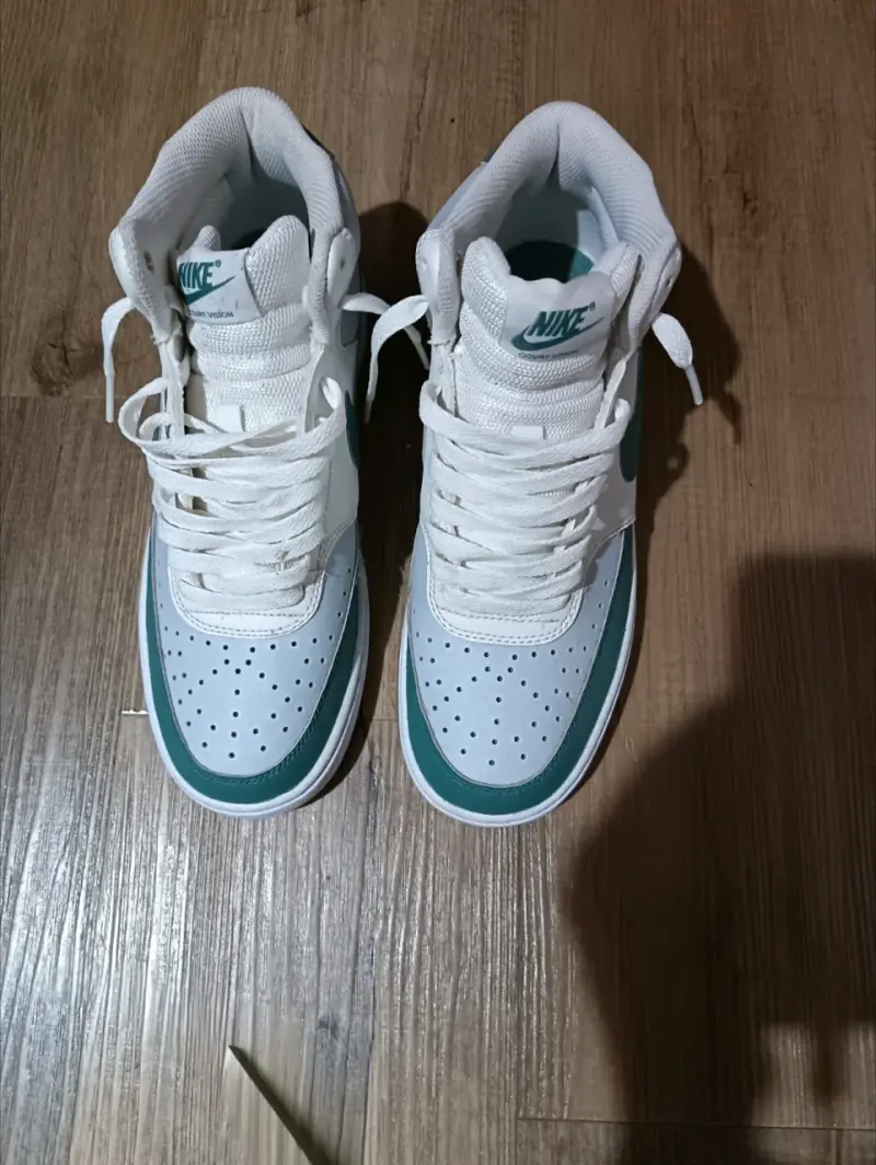 Zapatillas Nike Court Vision Mid Blancas y Verdes - 2