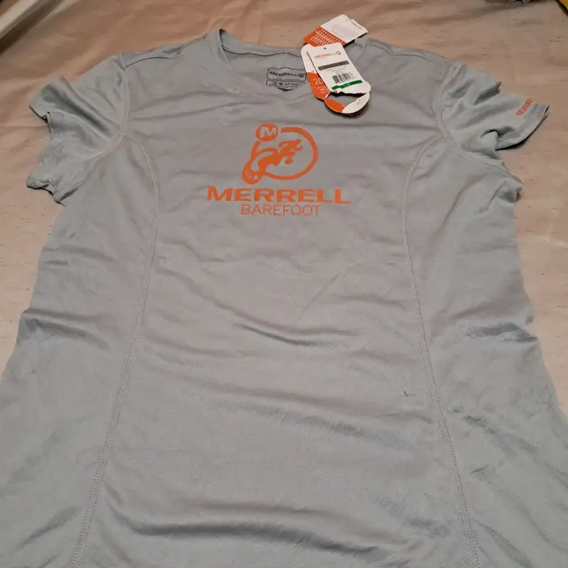 Polera deportiva gris Merrell Barefoot con protección solar - 1