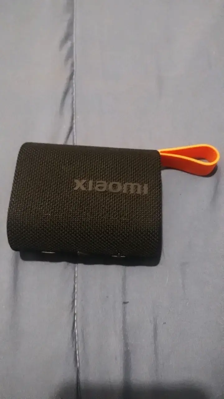 Parlante Bluetooth Xiaomi portátil negro - 1