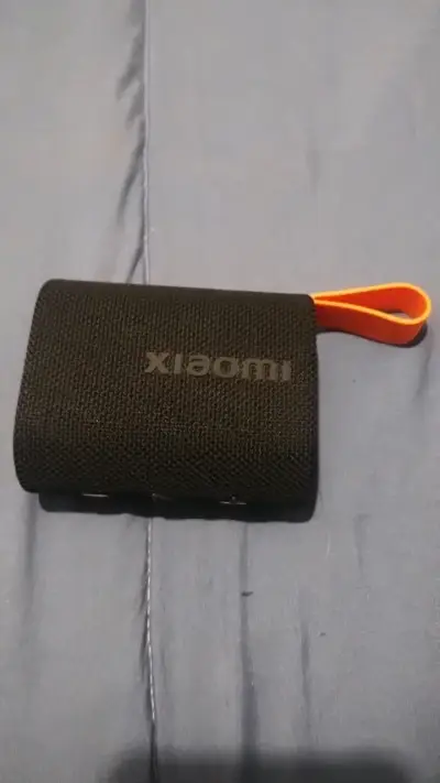 Parlante Bluetooth Xiaomi portátil negro - miniatura 1