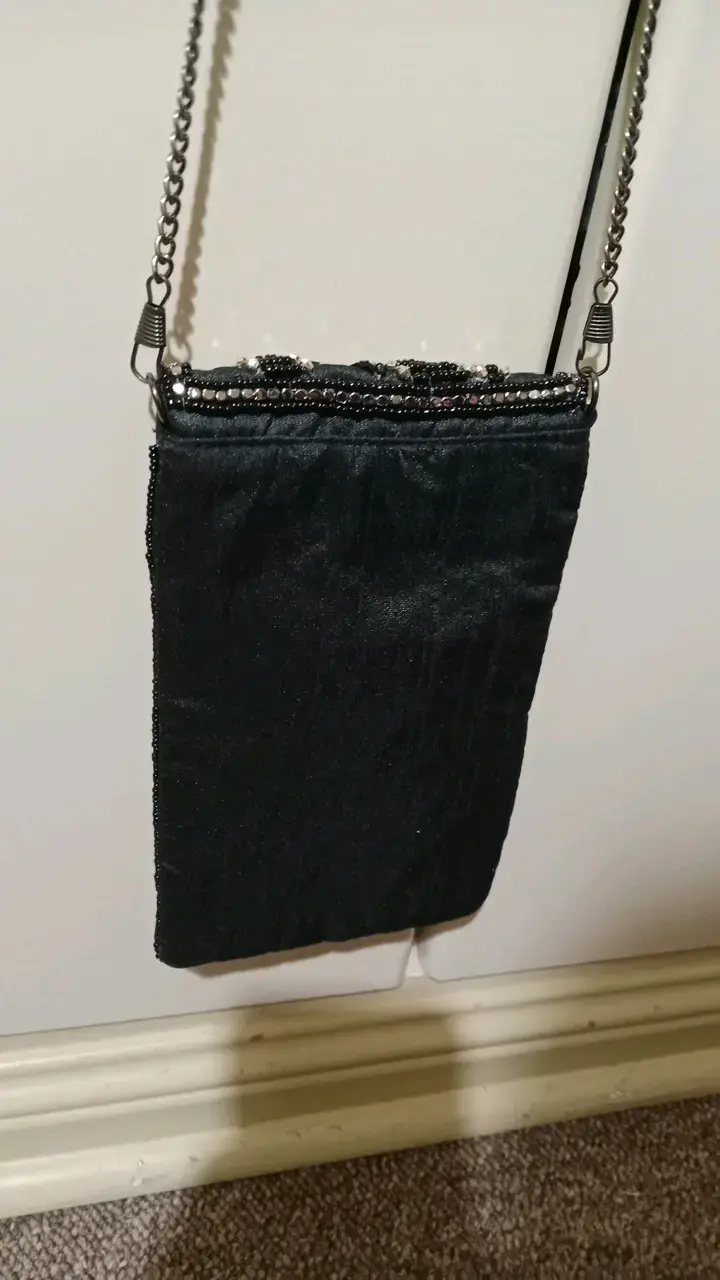 Bolso de mano negro con pedrería - 2