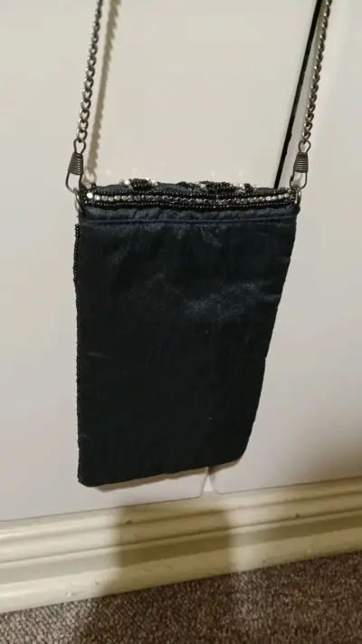 Bolso de mano negro con pedrería - miniatura 2