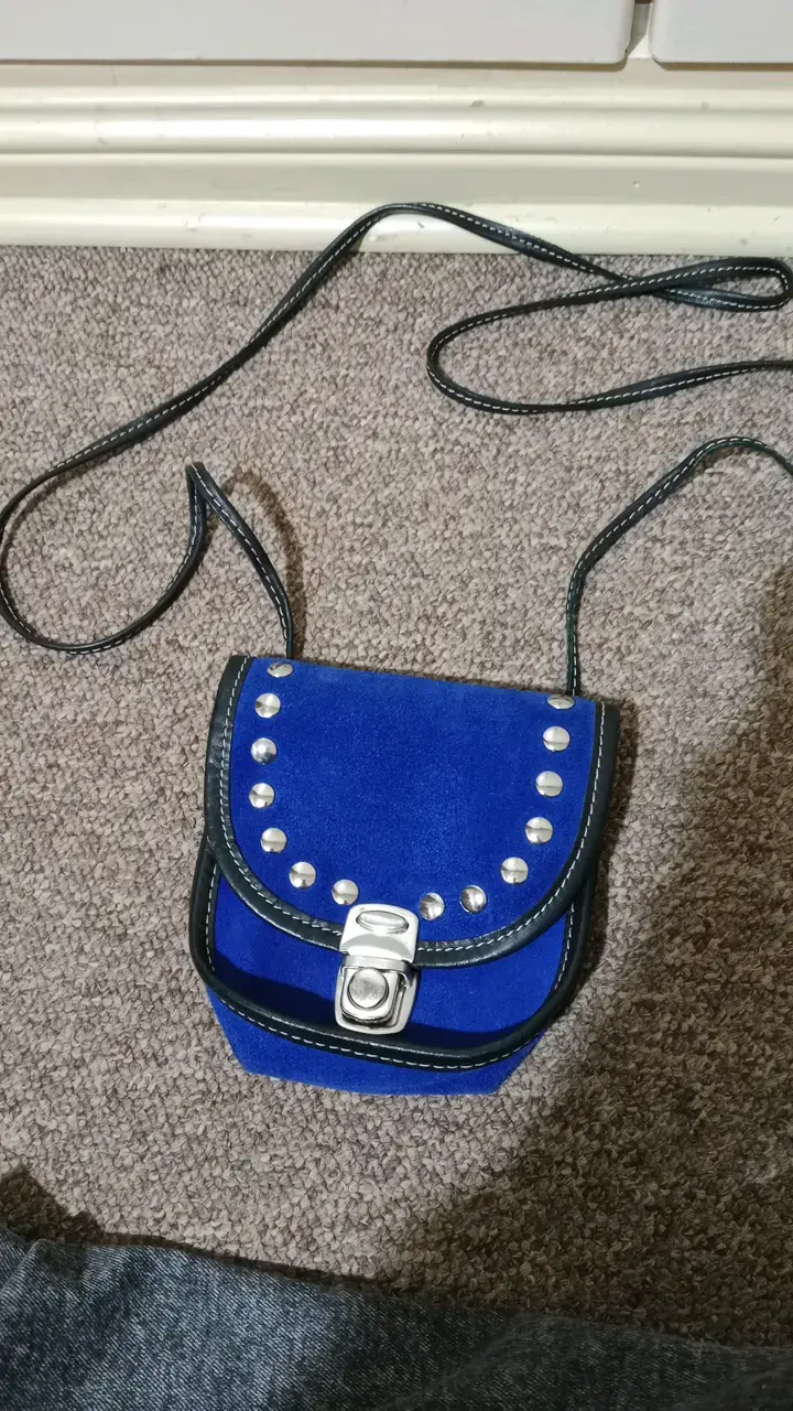 Bolso pequeño azul con tachas metálicas - 3