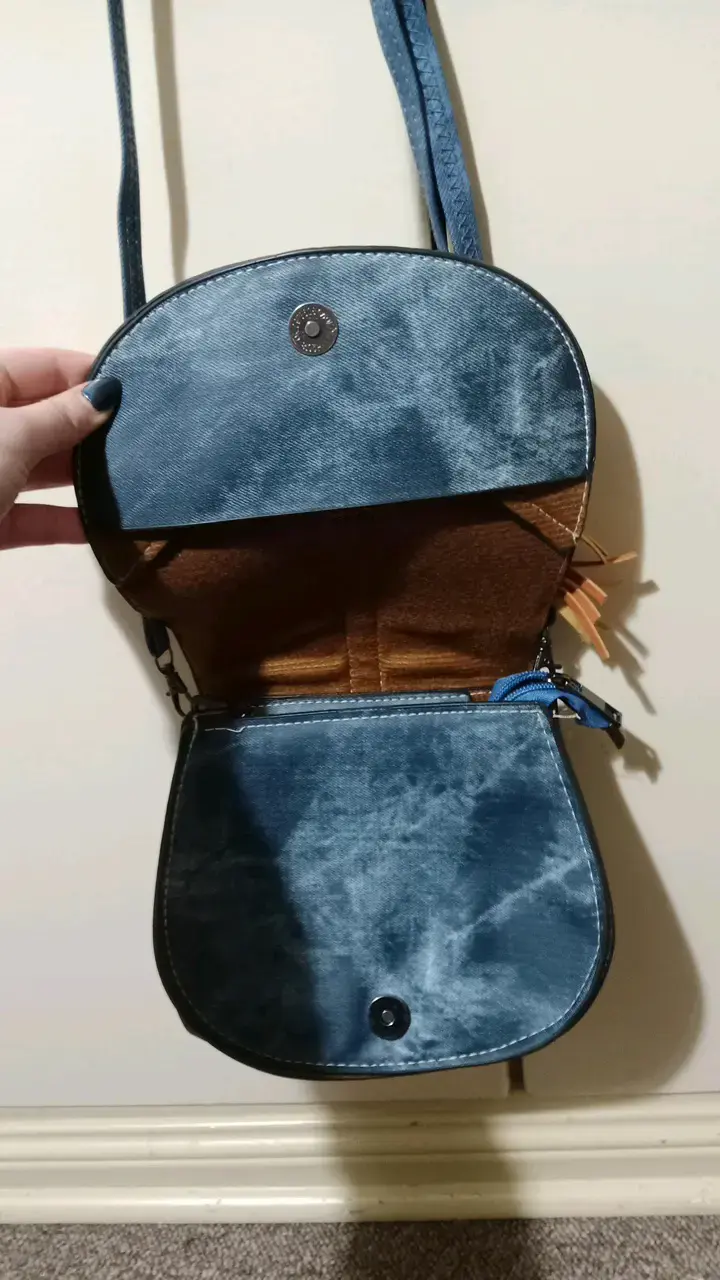 Cartera bandolera de mezclilla con detalles ma - 2
