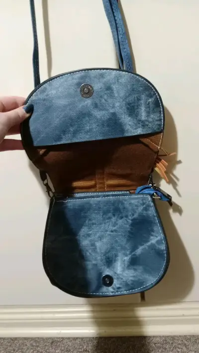 Cartera bandolera de mezclilla con detalles ma - miniatura 2