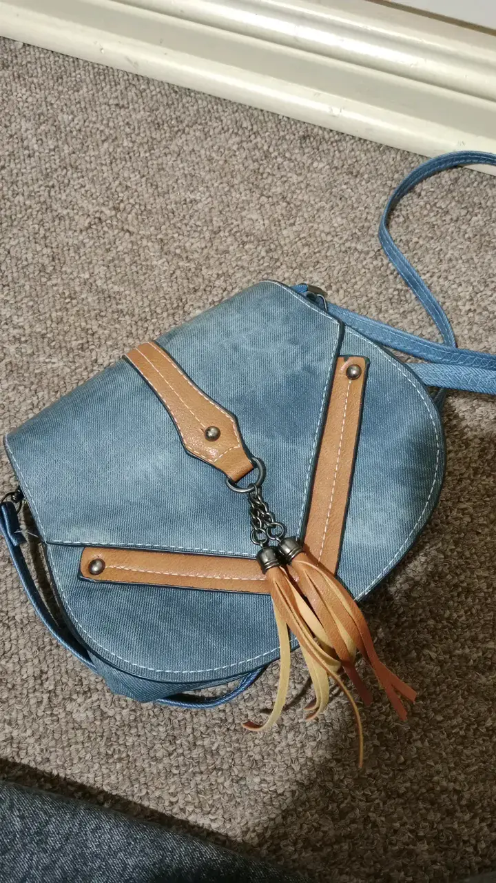Cartera bandolera de mezclilla con detalles ma - 4